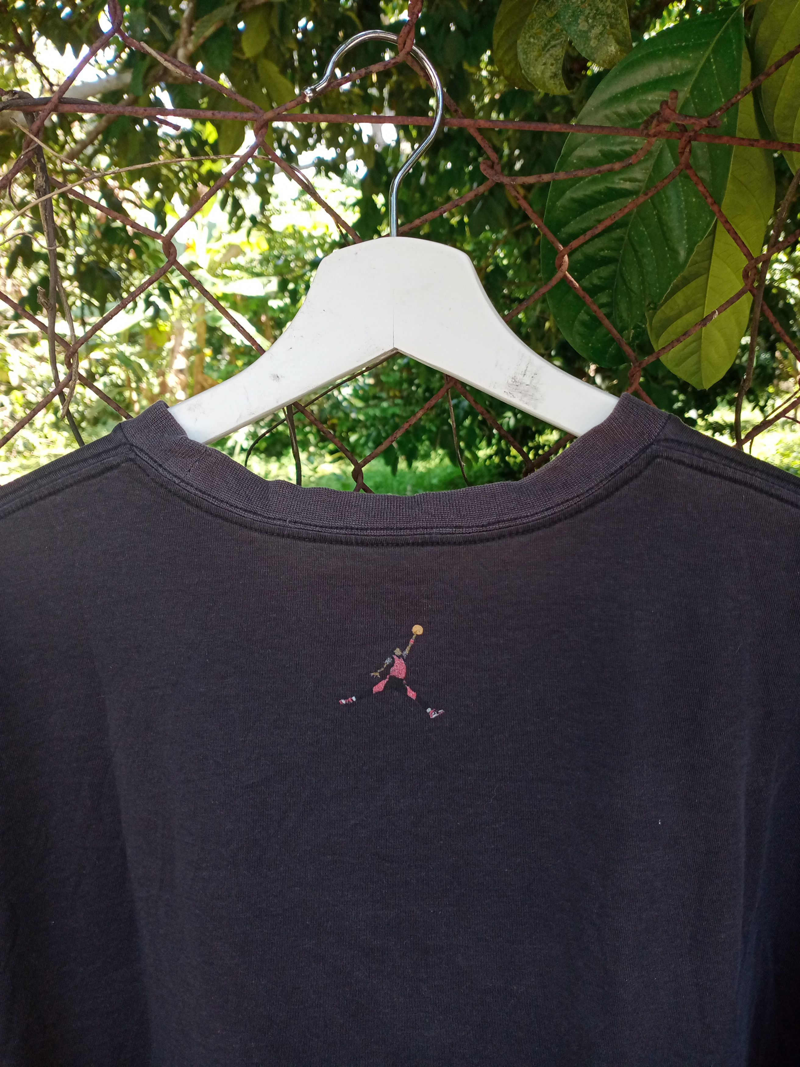 Jordan Brand × Nike Vintage Early 00's NIKE AIR JORDAN Tshirt Big Logo Size US L / EU 52-54 / 3 - 6 Thumbnail