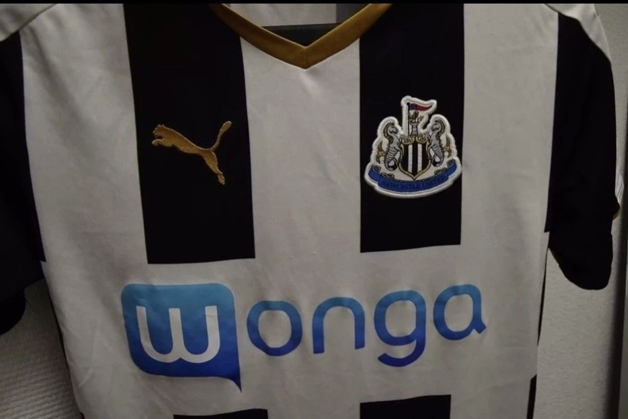 Puma Newcastle puma soccer jersey M striped wonga Size US M / EU 48-50 / 2 - 5 Thumbnail
