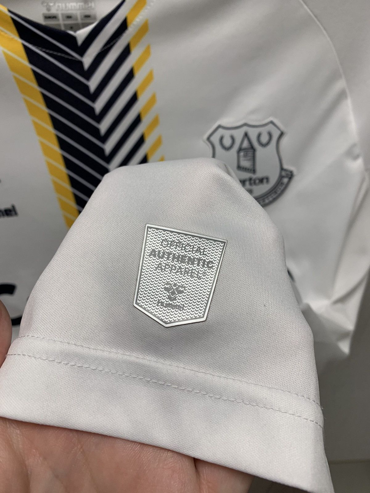 Hummel Everton 6 Allan apl patch white soccer jersey L Hummel cazoo Size US L / EU 52-54 / 3 - 6 Thumbnail