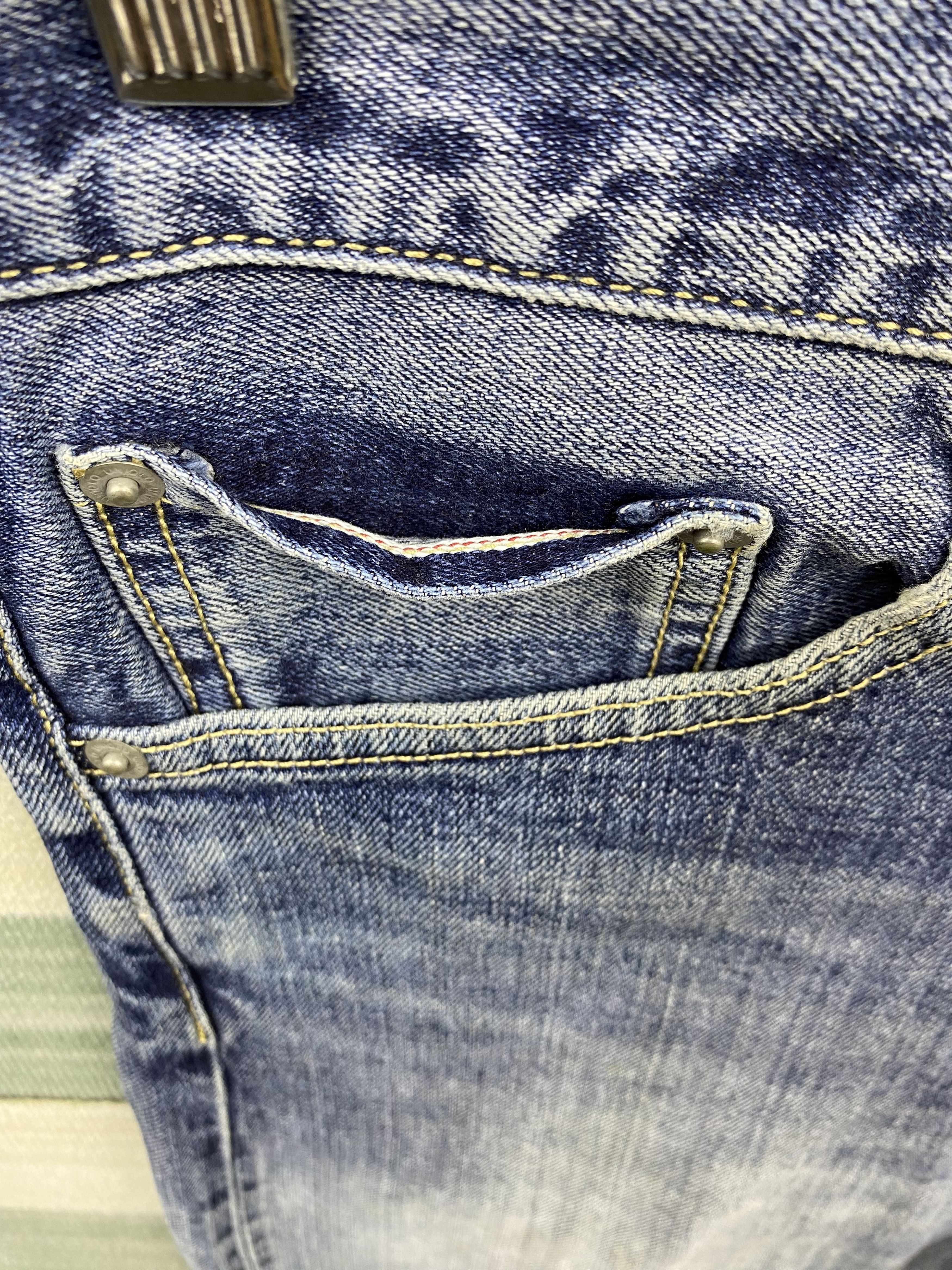 Uniqlo Vintage Uniqlo Selvedge Faded Blue Distress Denim Jean Size US 31 - 14 Thumbnail