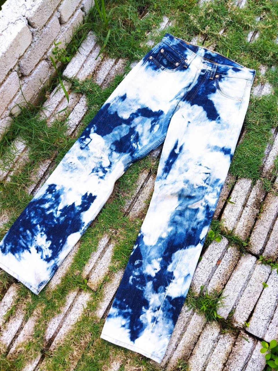 Levi's Vintage Clothing Vintage Levi's 501 Bleach Jeans - Size 28 Size US 28 / EU 44 - 2 Thumbnail