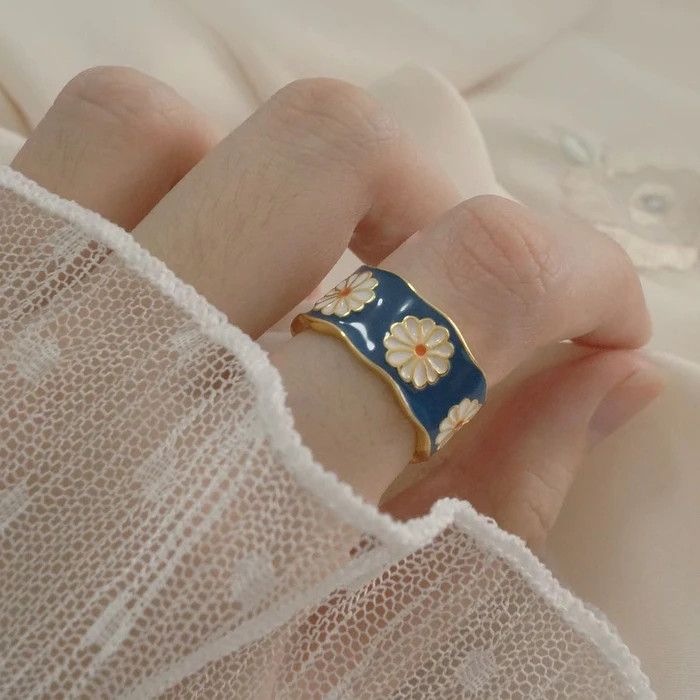 Jewelry Lucky Flower Ring Size ONE SIZE - 4 Thumbnail