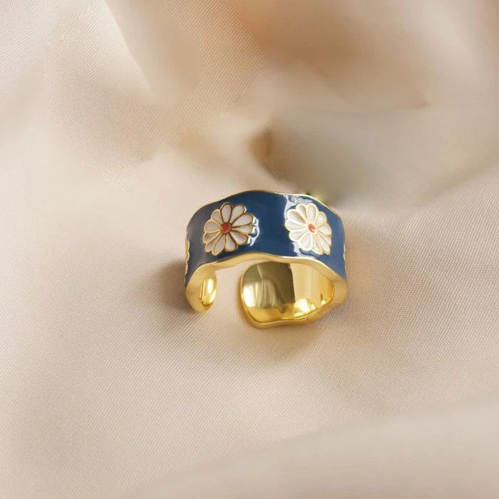 Jewelry Lucky Flower Ring Size ONE SIZE - 1 Thumbnail
