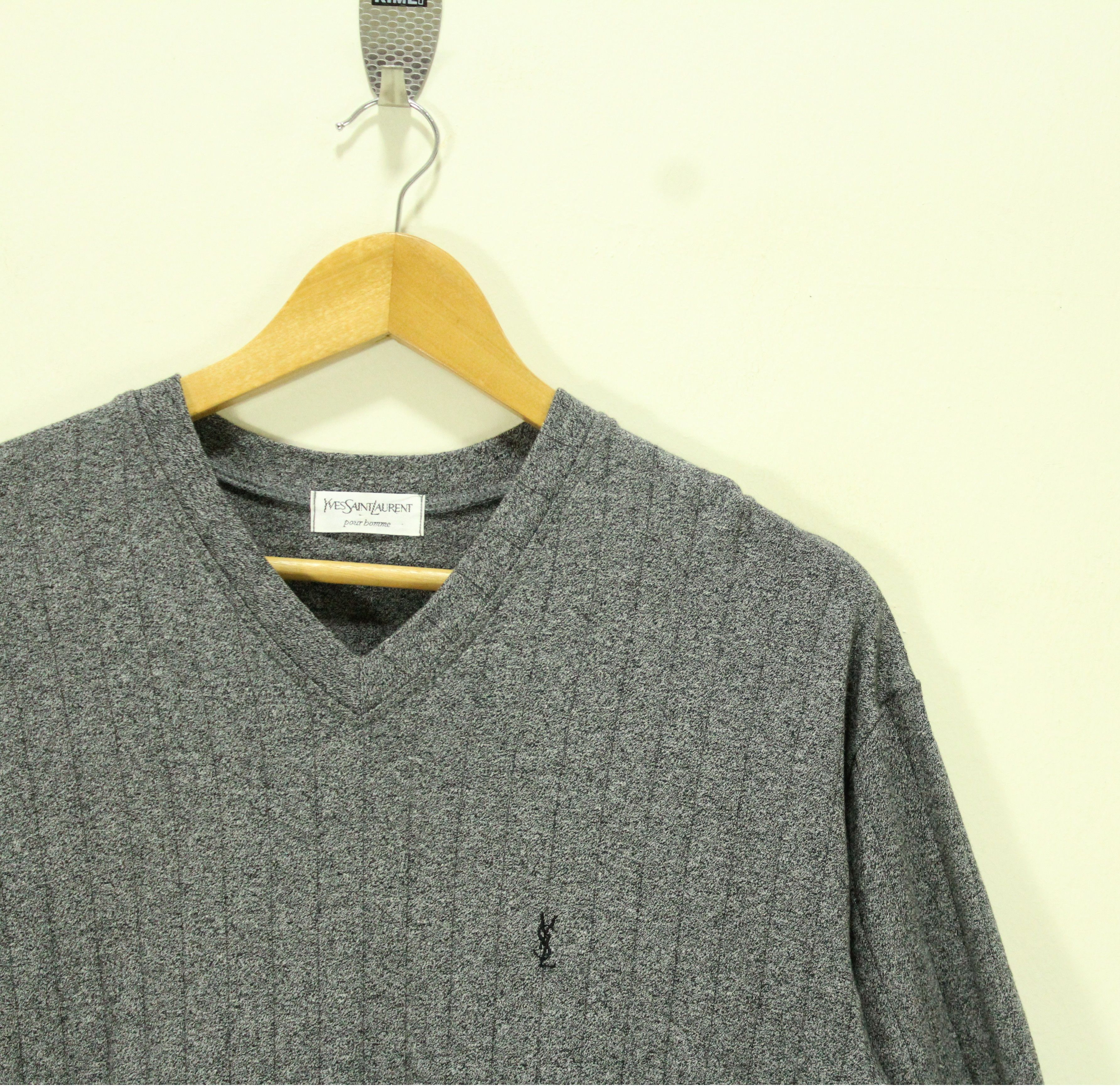 YVES SAINT LAURENT T Shirt V Neck Small Logo Vintage