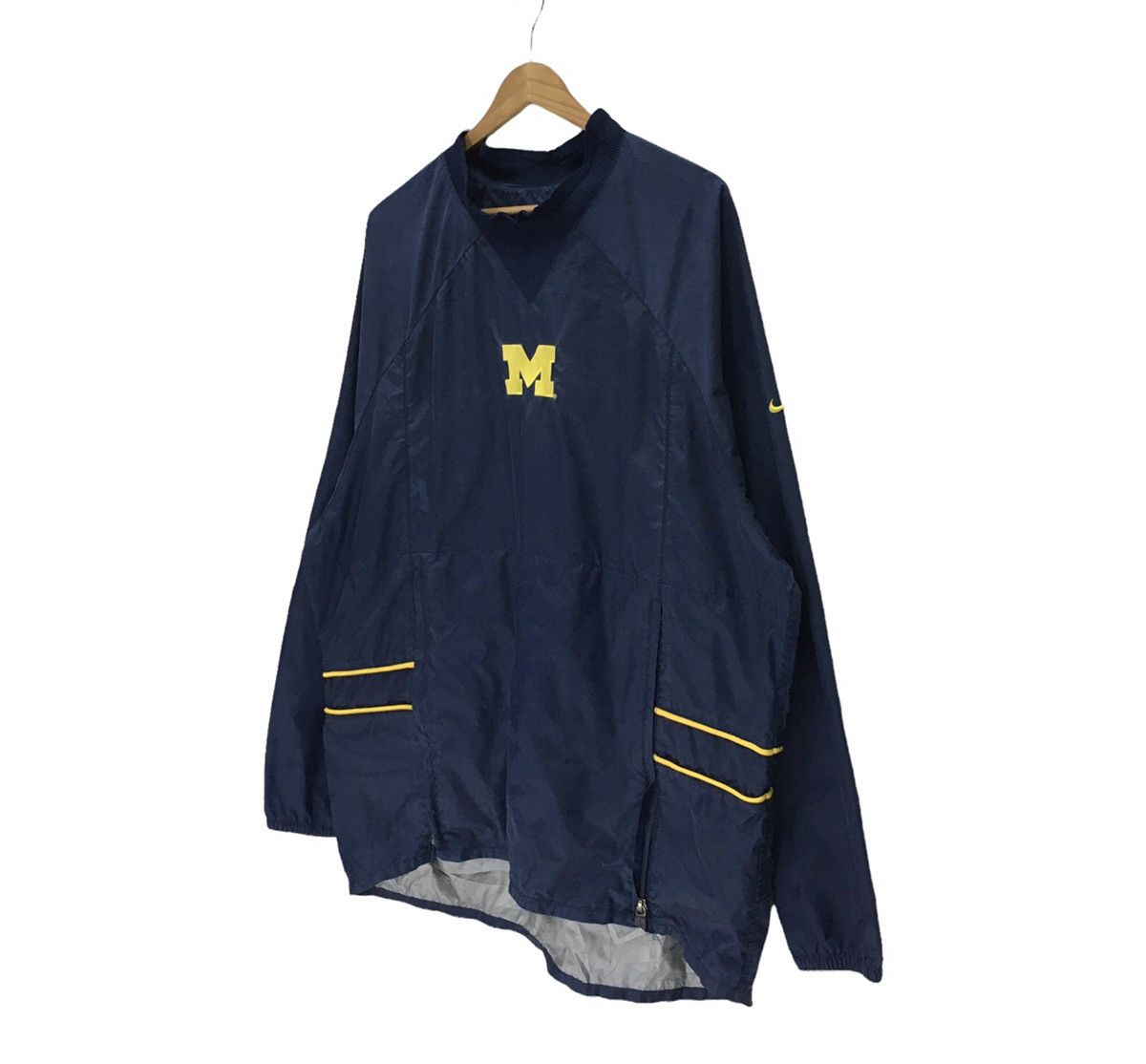 Nike × Sports Specialties × Vintage Vintage Nike Team The University Of Michigan Windbreaker Size US M / EU 48-50 / 2 - 6 Thumbnail