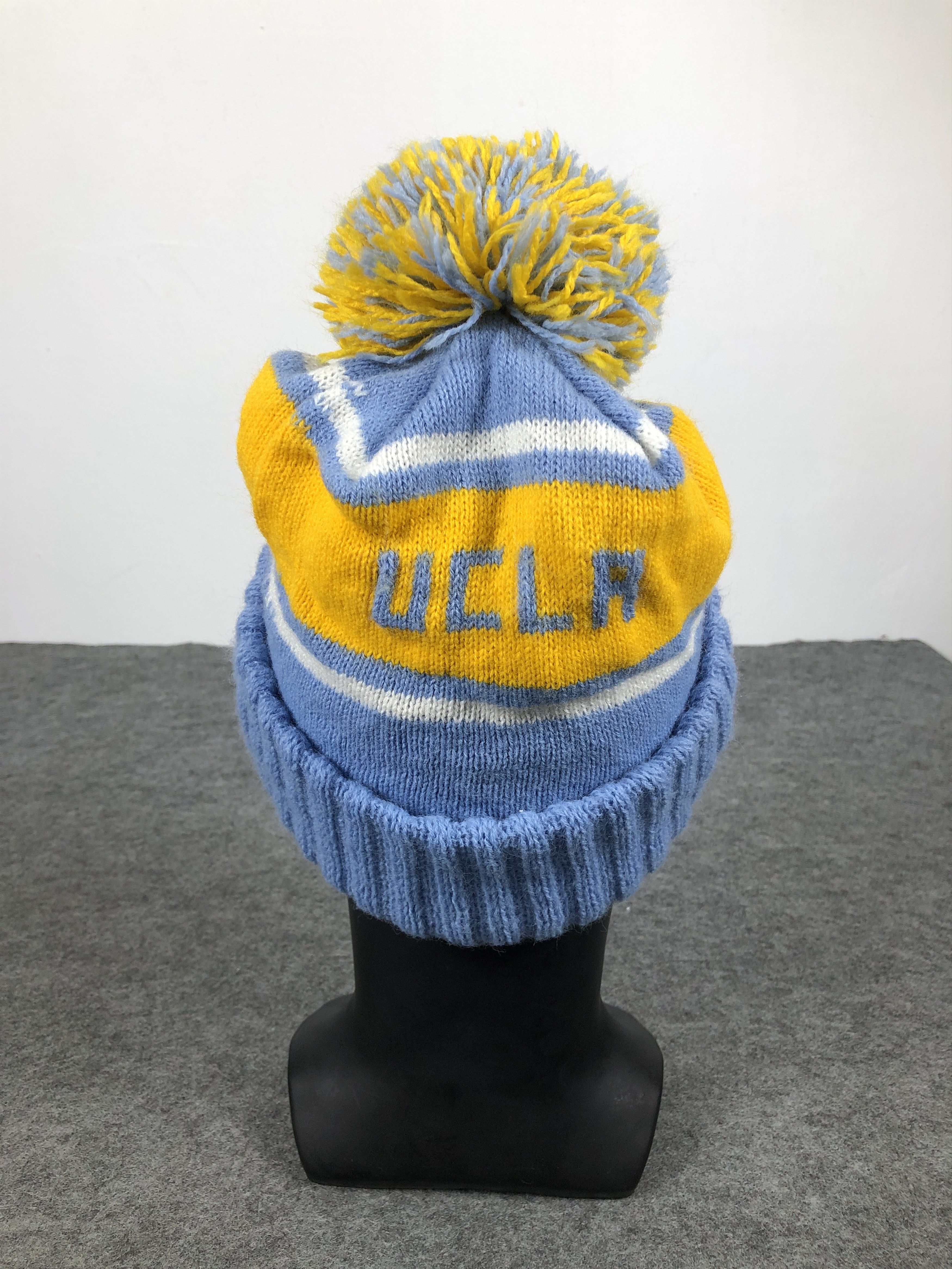 Vintage Vintage UCLA by Wolf Beanie / Snow Hat / Snow Cap Size ONE SIZE - 3 Thumbnail