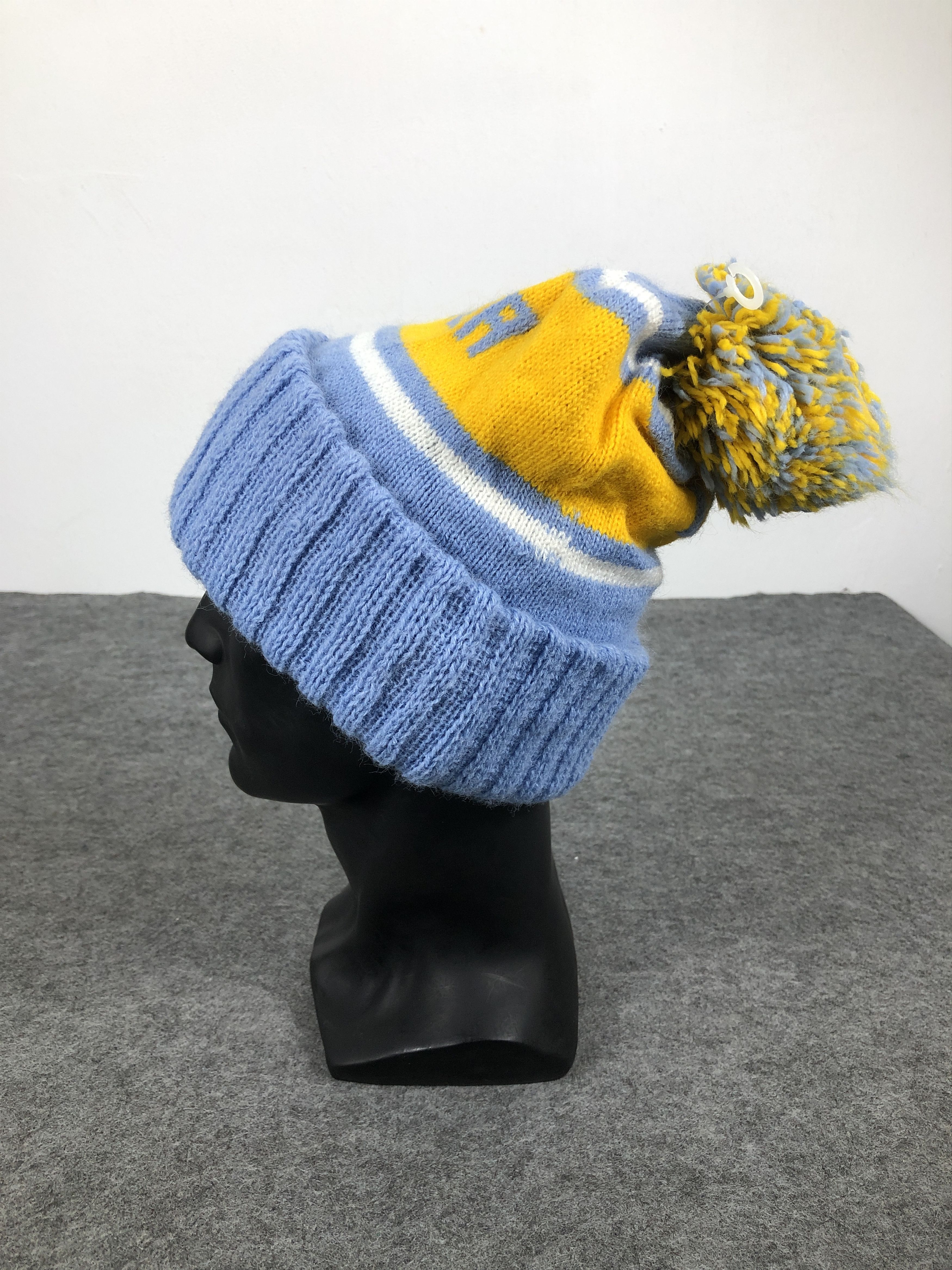 Vintage Vintage UCLA by Wolf Beanie / Snow Hat / Snow Cap Size ONE SIZE - 2 Thumbnail