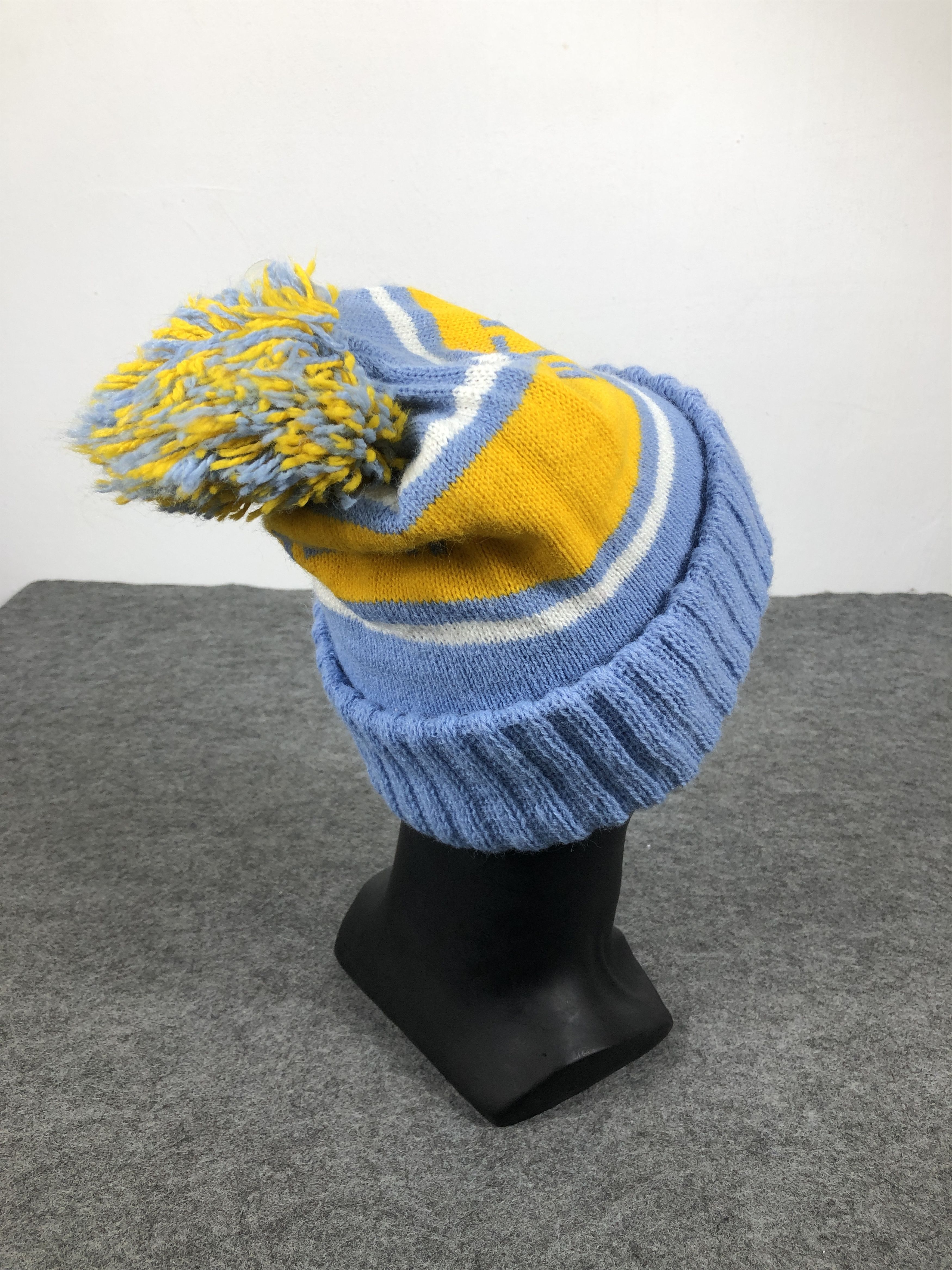 Vintage Vintage UCLA by Wolf Beanie / Snow Hat / Snow Cap Size ONE SIZE - 4 Thumbnail
