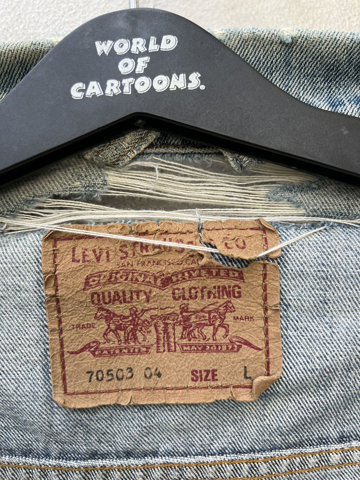 Levi's Trashed! VTG 1997 Levi’s Fade Distress Denim Trucker Jacket Size US L / EU 52-54 / 3 - 18 Thumbnail