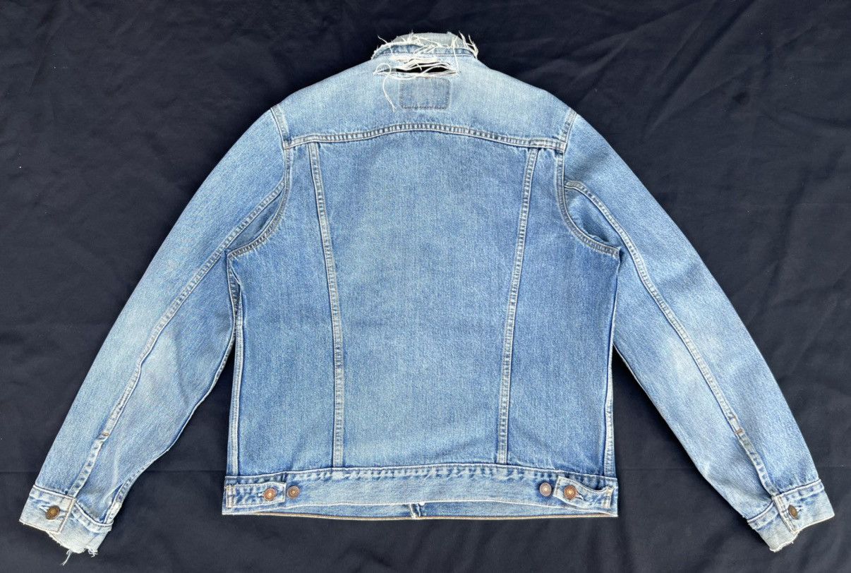 Levi's Trashed! VTG 1997 Levi’s Fade Distress Denim Trucker Jacket Size US L / EU 52-54 / 3 - 24 Thumbnail