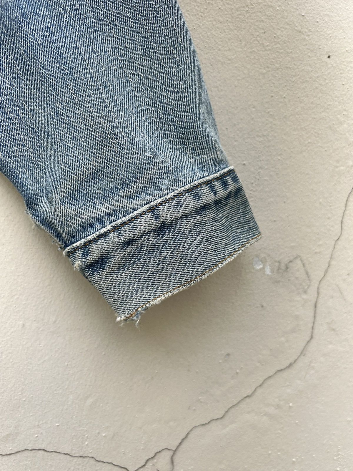 Levi's Trashed! VTG 1997 Levi’s Fade Distress Denim Trucker Jacket Size US L / EU 52-54 / 3 - 13 Thumbnail