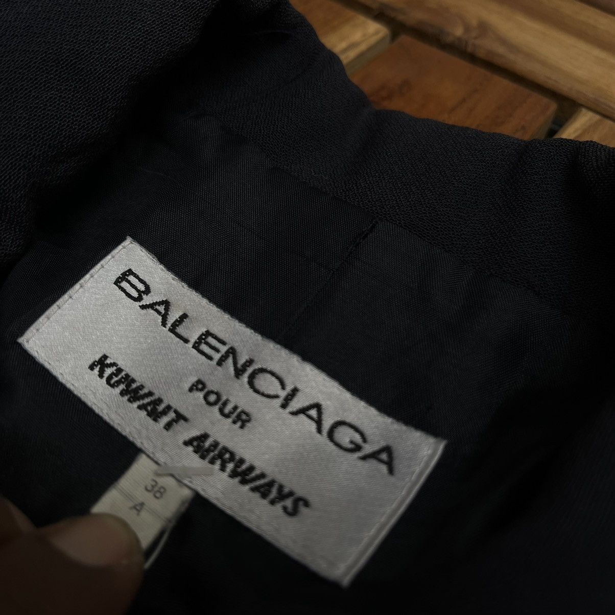 Balenciaga Vintage Rare Balenciaga Kuwaits Airways Blazers Size M / US 6-8 / IT 42-44 - 4 Thumbnail