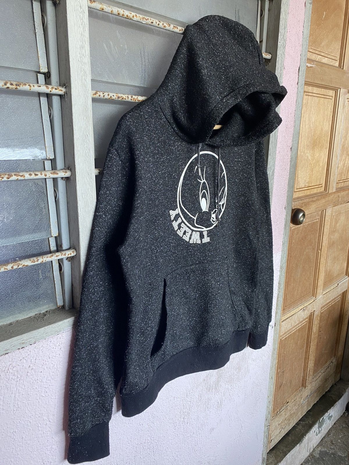 Cartoon Network × Japanese Brand ⚡️Steals⚡️ Tweety Spellout Hoodies Size US M / EU 48-50 / 2 - 3 Thumbnail