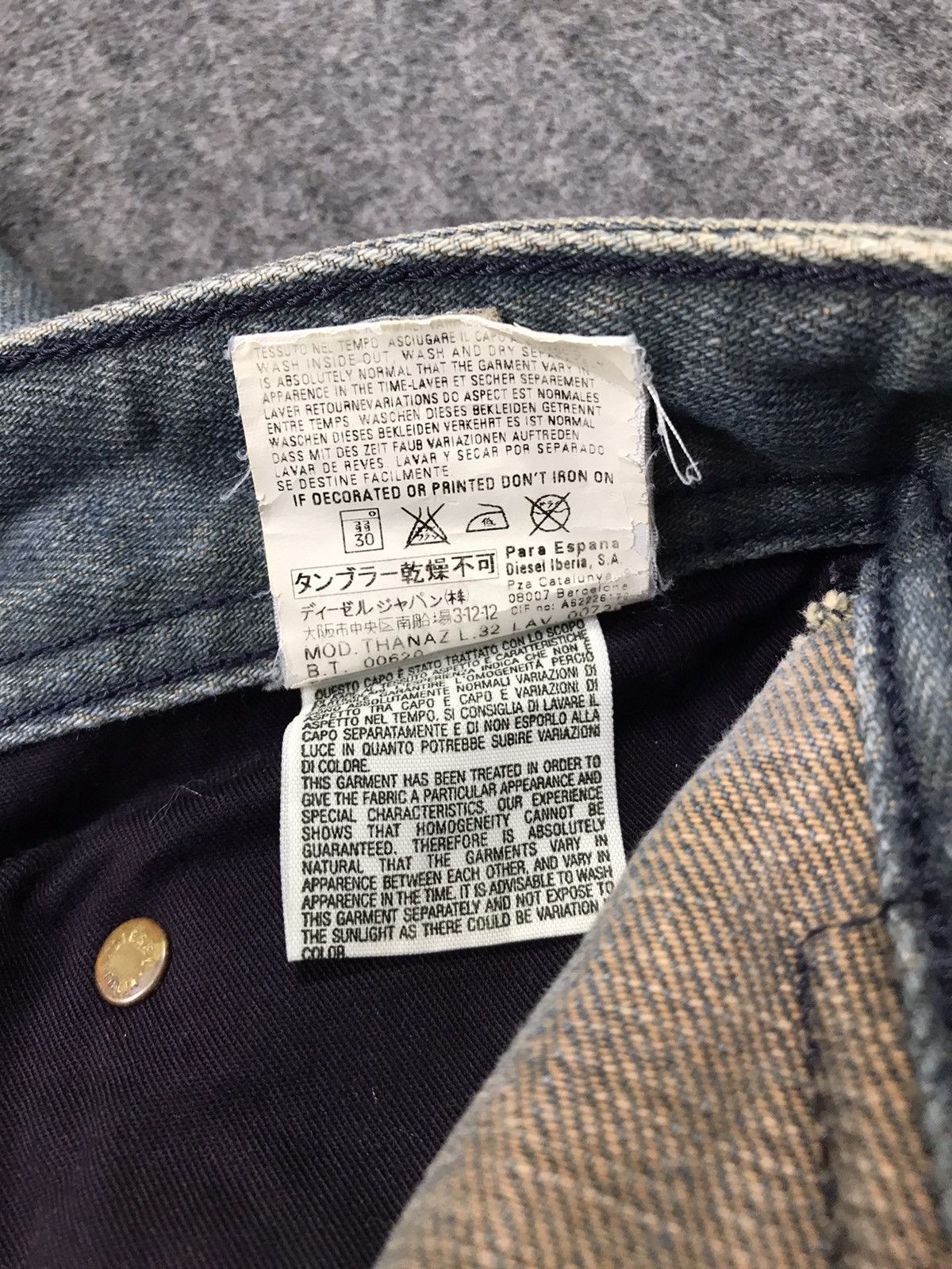 Diesel × Vintage Vintage Diesel Industry Back Side Pocket Art Jeans Style Size US 39 - 17 Thumbnail
