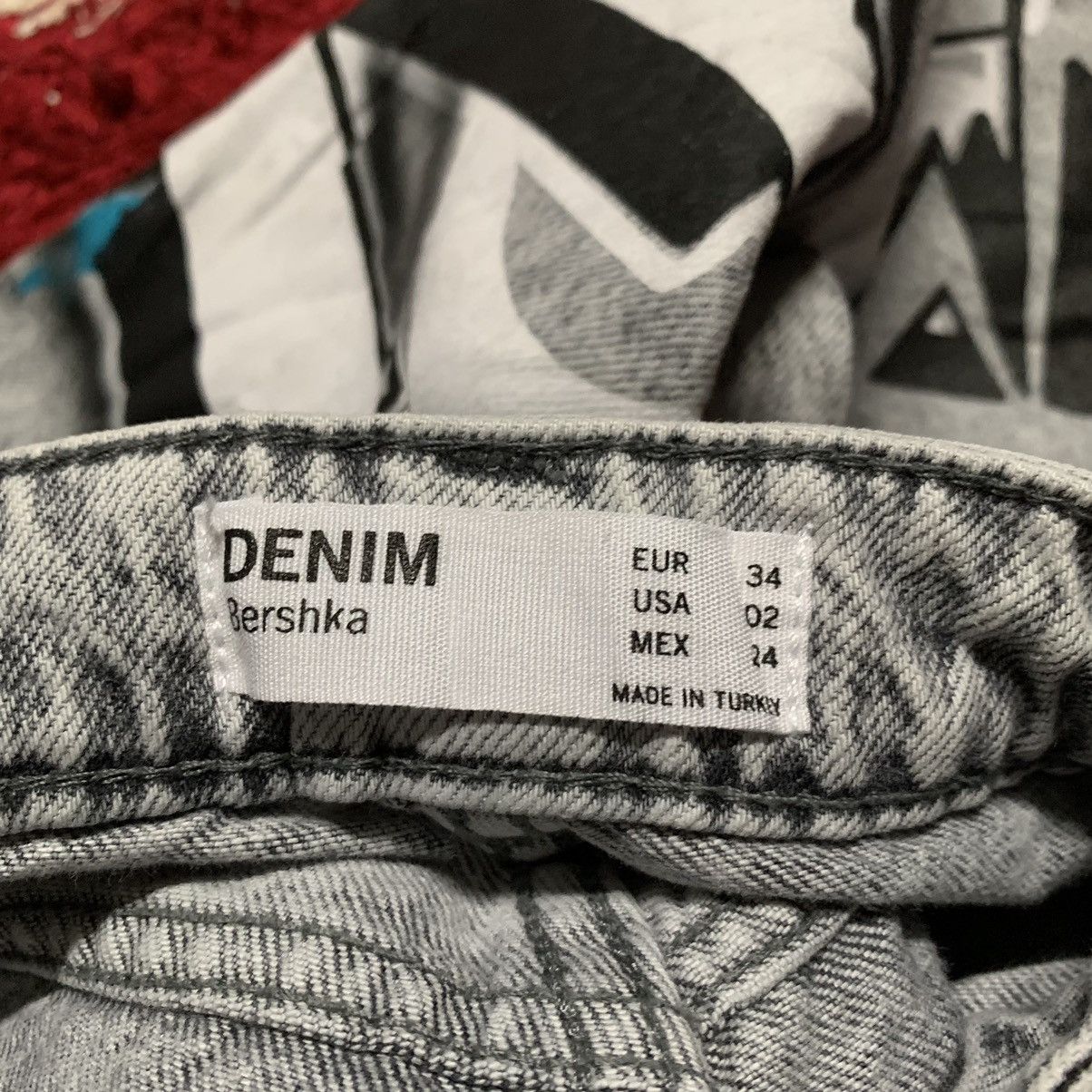 Bershka BERSHKA DISTRESSED JEANS DENIM Size US 26 / EU 42 - 14 Thumbnail