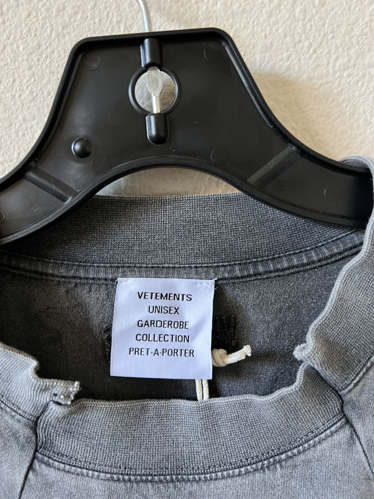 Vetements Vetements Cut Up 24hr Logo T-Shirt Size US L / EU 52-54 / 3 - 4 Thumbnail