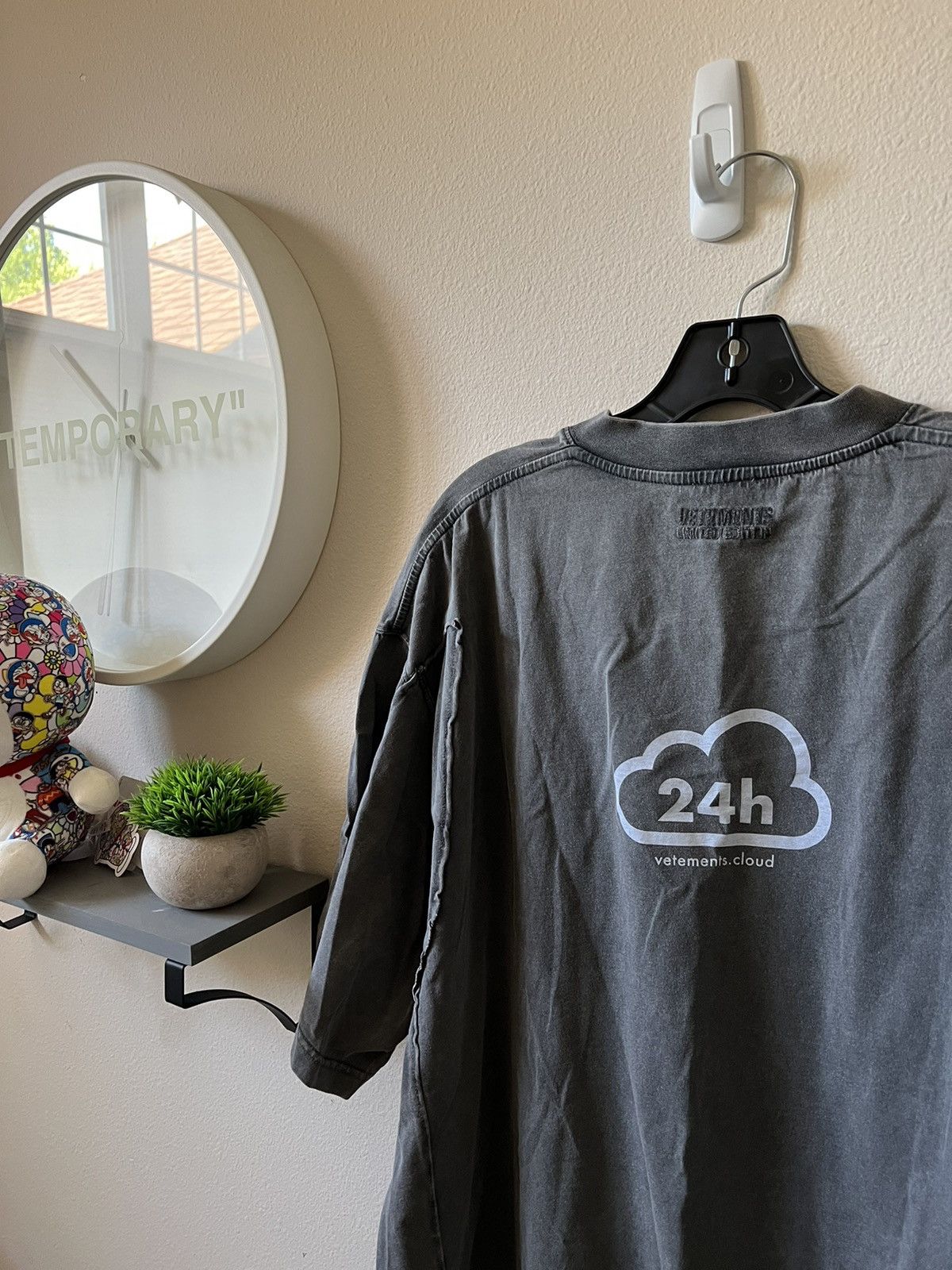 Vetements Vetements Cut Up 24hr Logo T-Shirt Size US L / EU 52-54 / 3 - 5 Thumbnail