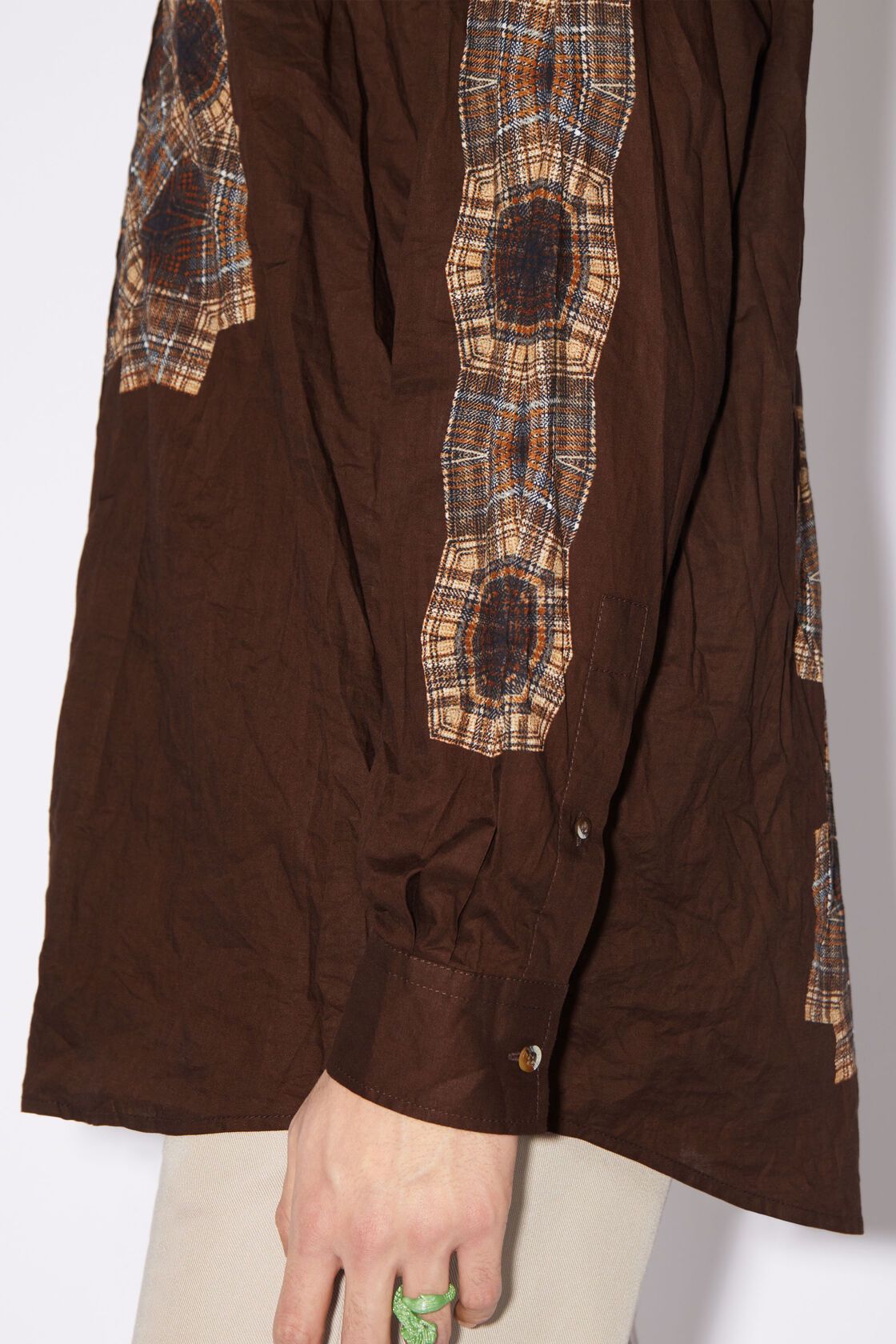 Acne Studios BNWT AW22 ACNE STUDIOS KALEIDOSCOPE PRINTED SHIRT 48 Size US M / EU 48-50 / 2 - 10 Thumbnail