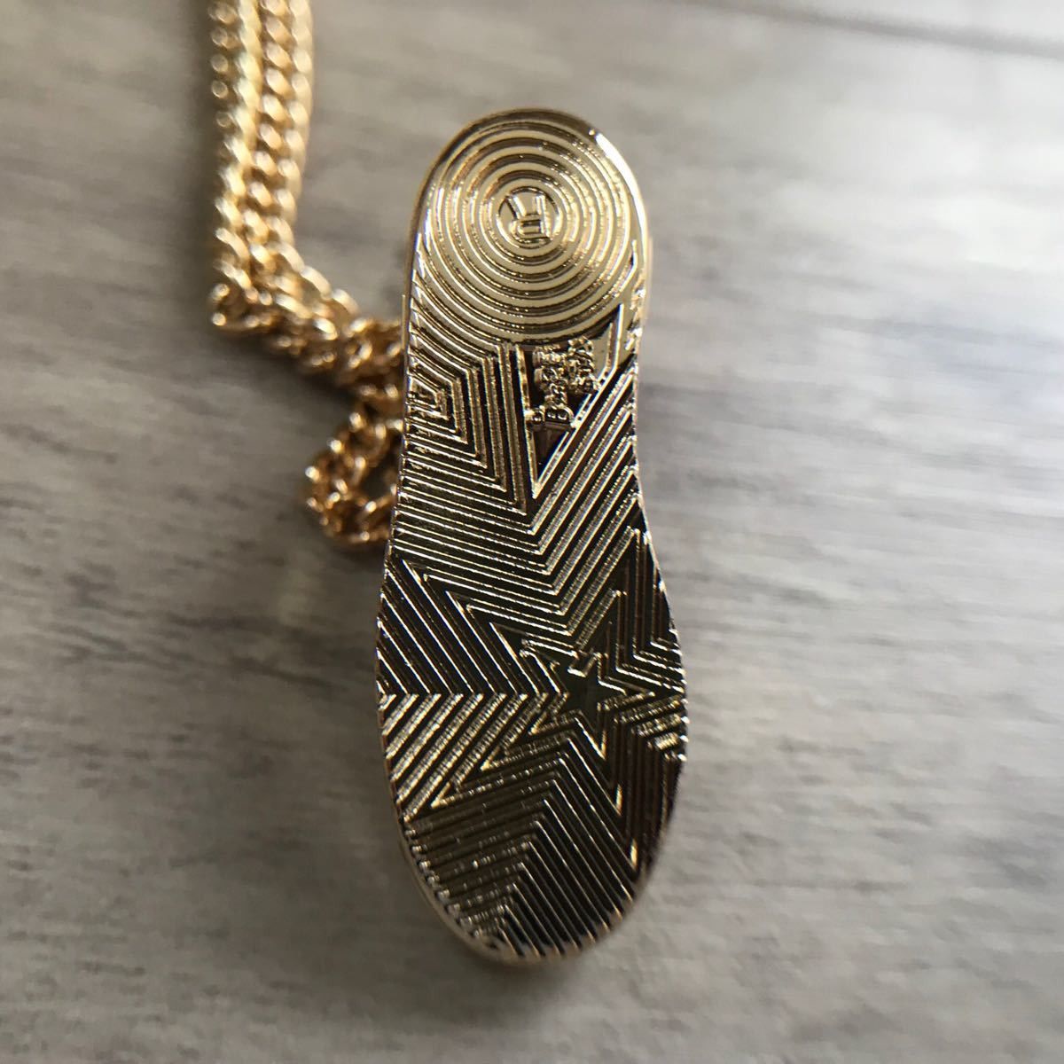 Bape BAPESTA sneaker necklace gold chain a bathing ape BAPE STA Size ONE SIZE - 7 Thumbnail