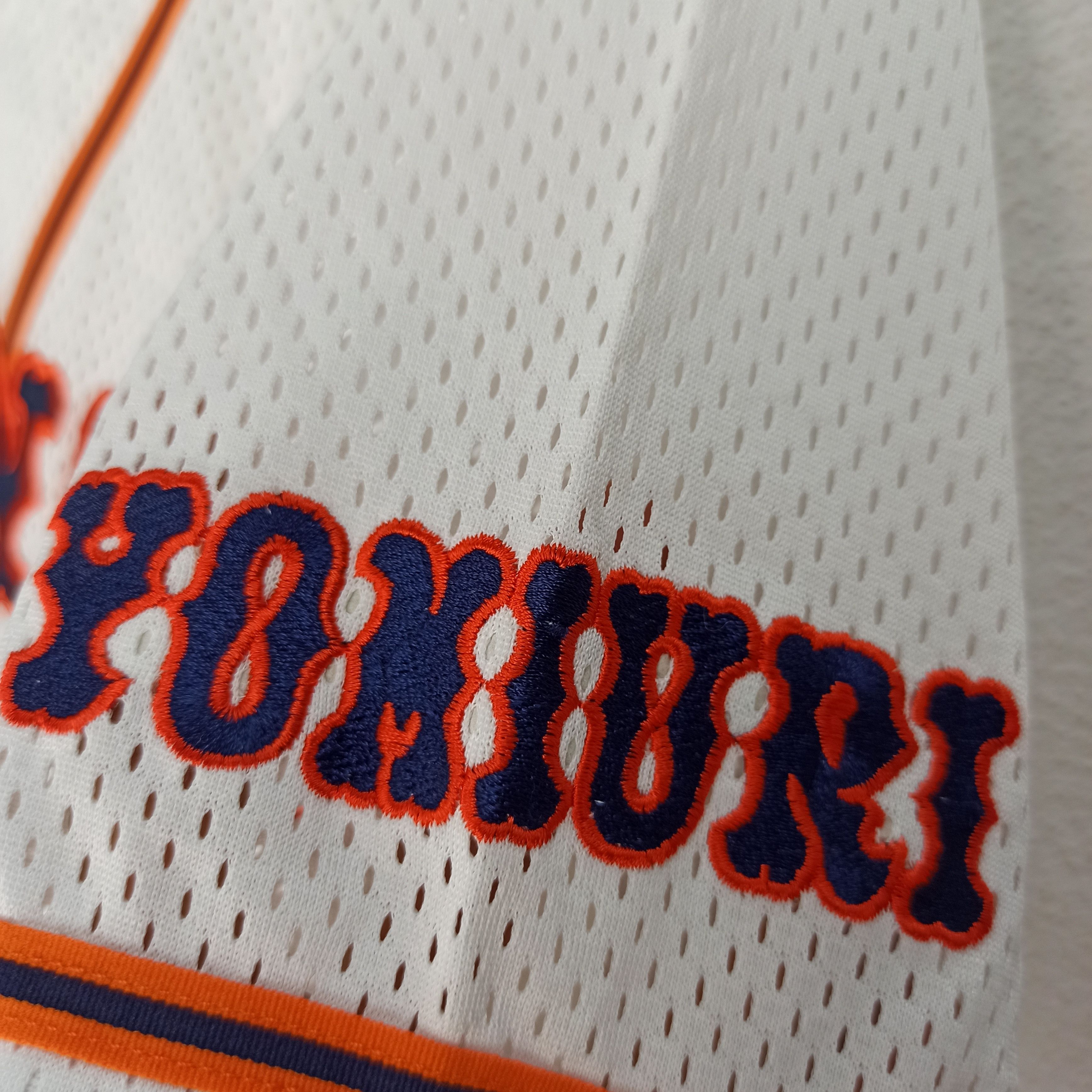 Japanese Brand Rare🔥 Yomiuri Giants 2002 Champions Baseball Big Logo Size US M / EU 48-50 / 2 - 3 Thumbnail