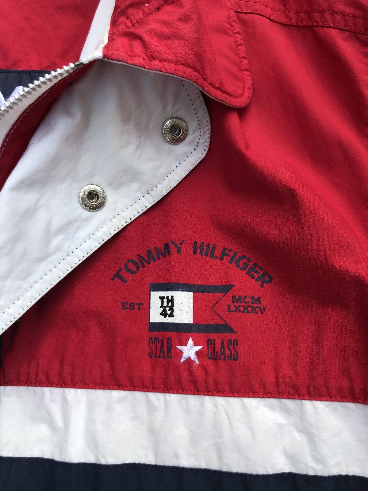 Tommy Hilfiger vintage 90s outfits hiphop style tommy hilfiger jacket Size US L / EU 52-54 / 3 - 6 Thumbnail