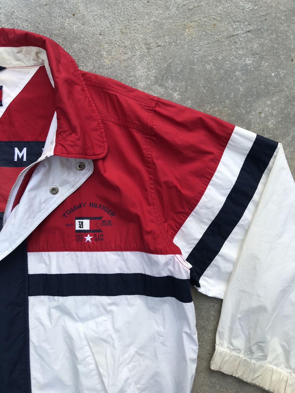 Tommy Hilfiger vintage 90s outfits hiphop style tommy hilfiger jacket Size US L / EU 52-54 / 3 - 5 Thumbnail