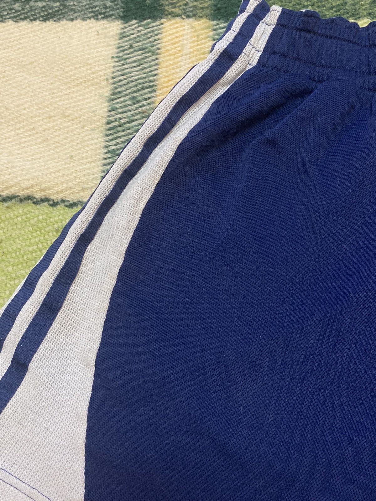 Adidas Vintage Adidas shorts streetwear y2k casual style size S Size US 30 / EU 46 - 2 Thumbnail