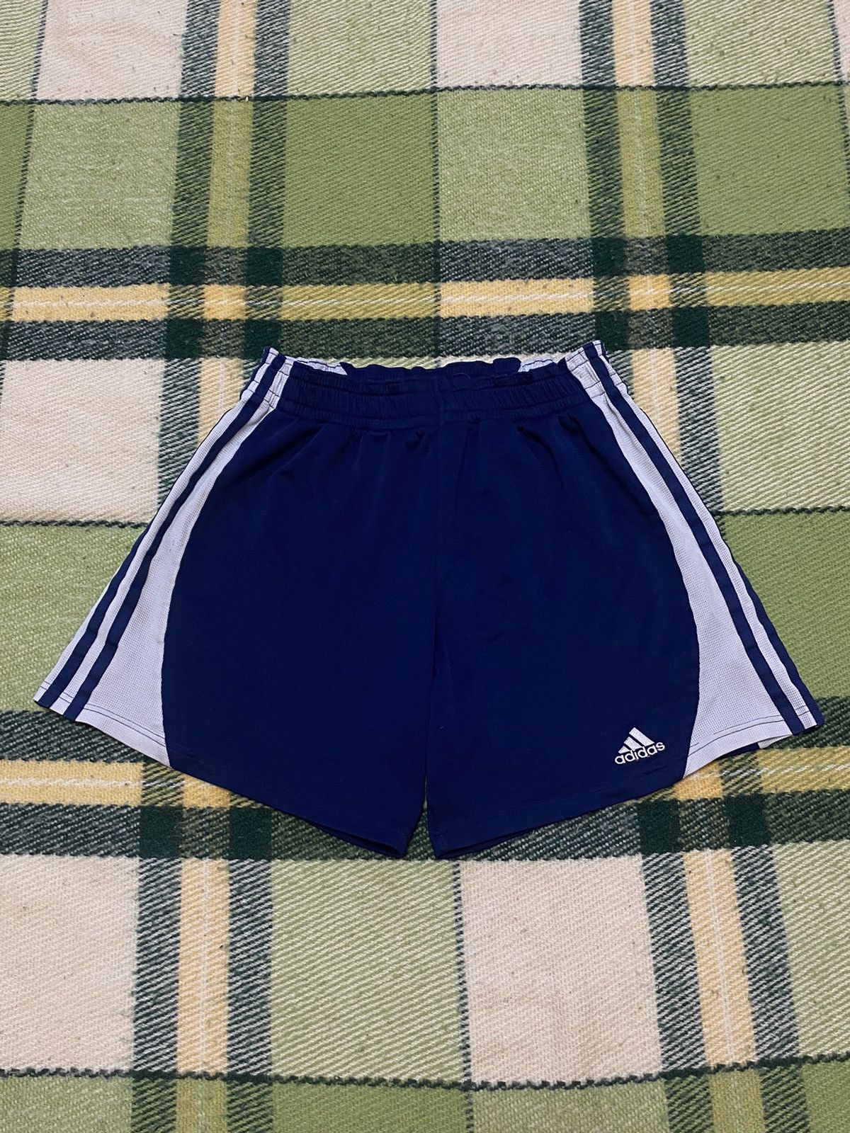 Adidas Vintage Adidas shorts streetwear y2k casual style size S Size US 30 / EU 46 - 1 Thumbnail