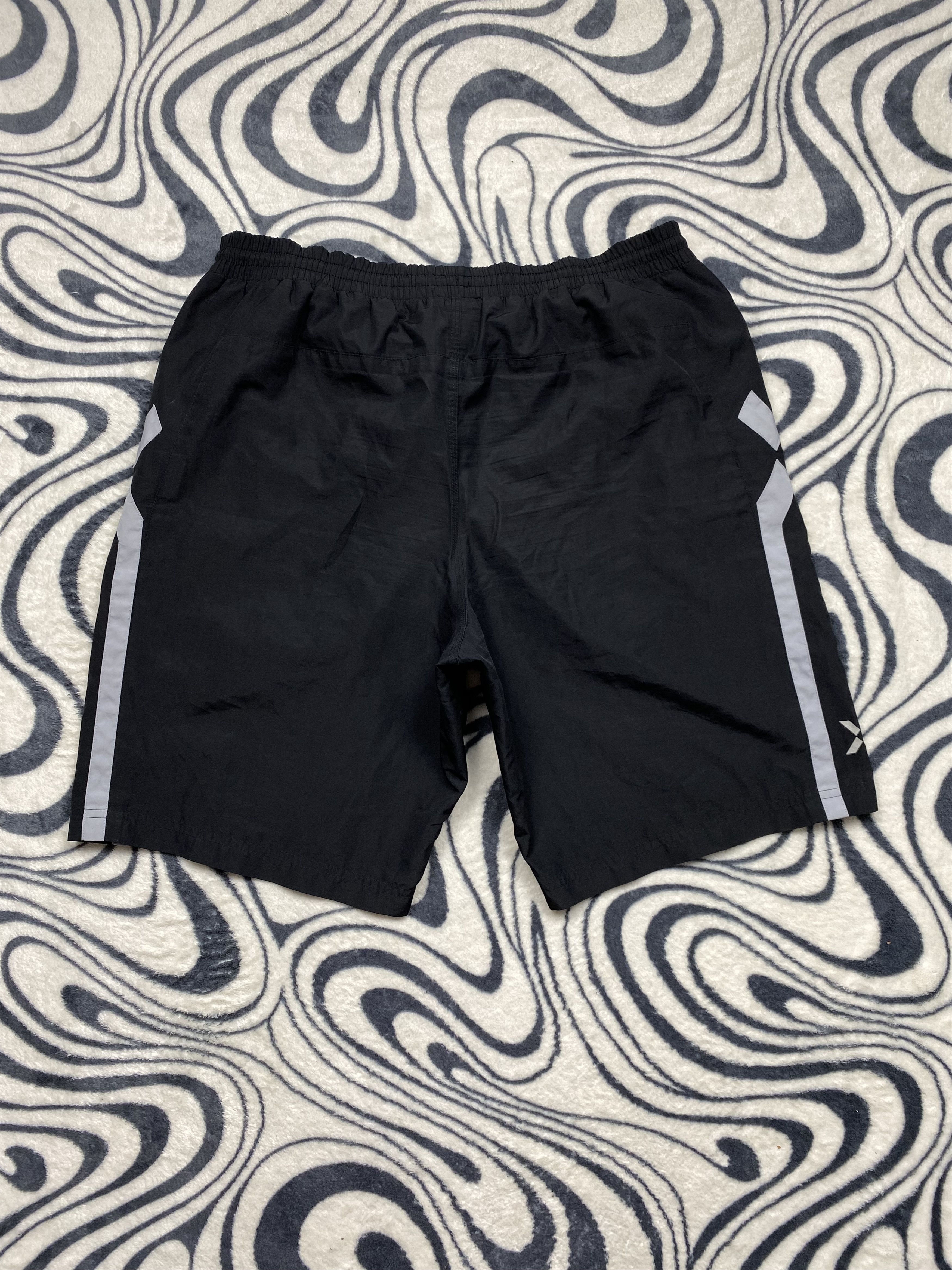 Umbro × Vintage Umbro Vintage Mens Nylon Shorts Y2K Size US 34 / EU 50 - 7 Thumbnail