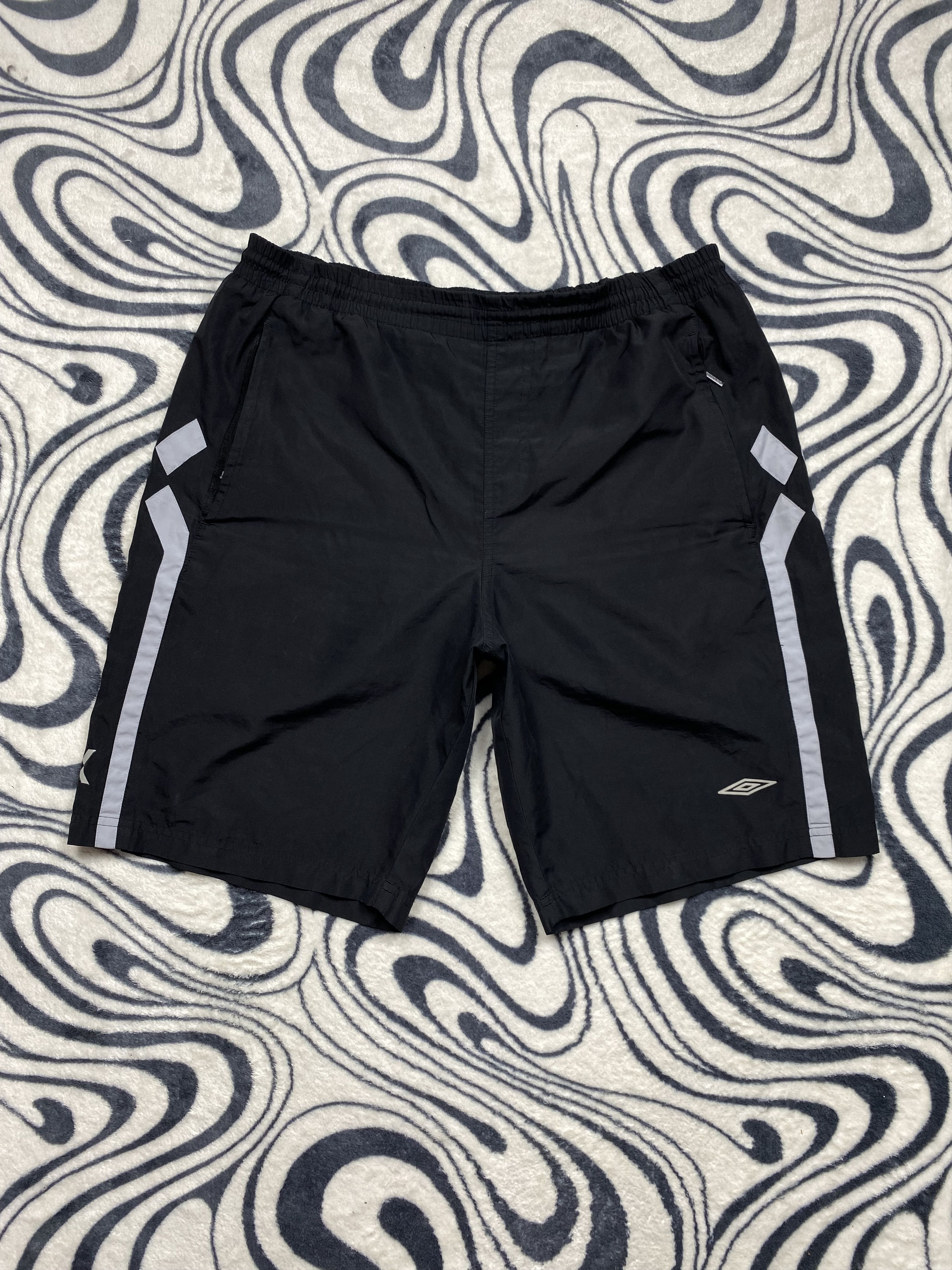 Umbro × Vintage Umbro Vintage Mens Nylon Shorts Y2K Size US 34 / EU 50 - 1 Thumbnail