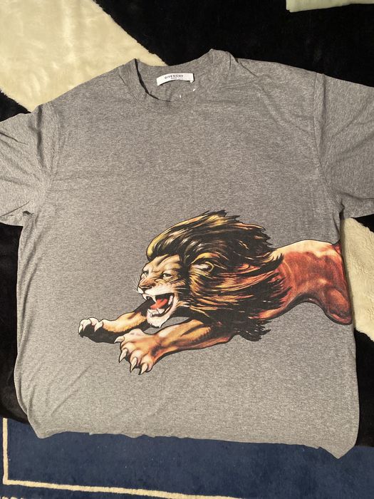 givenchy lion tee