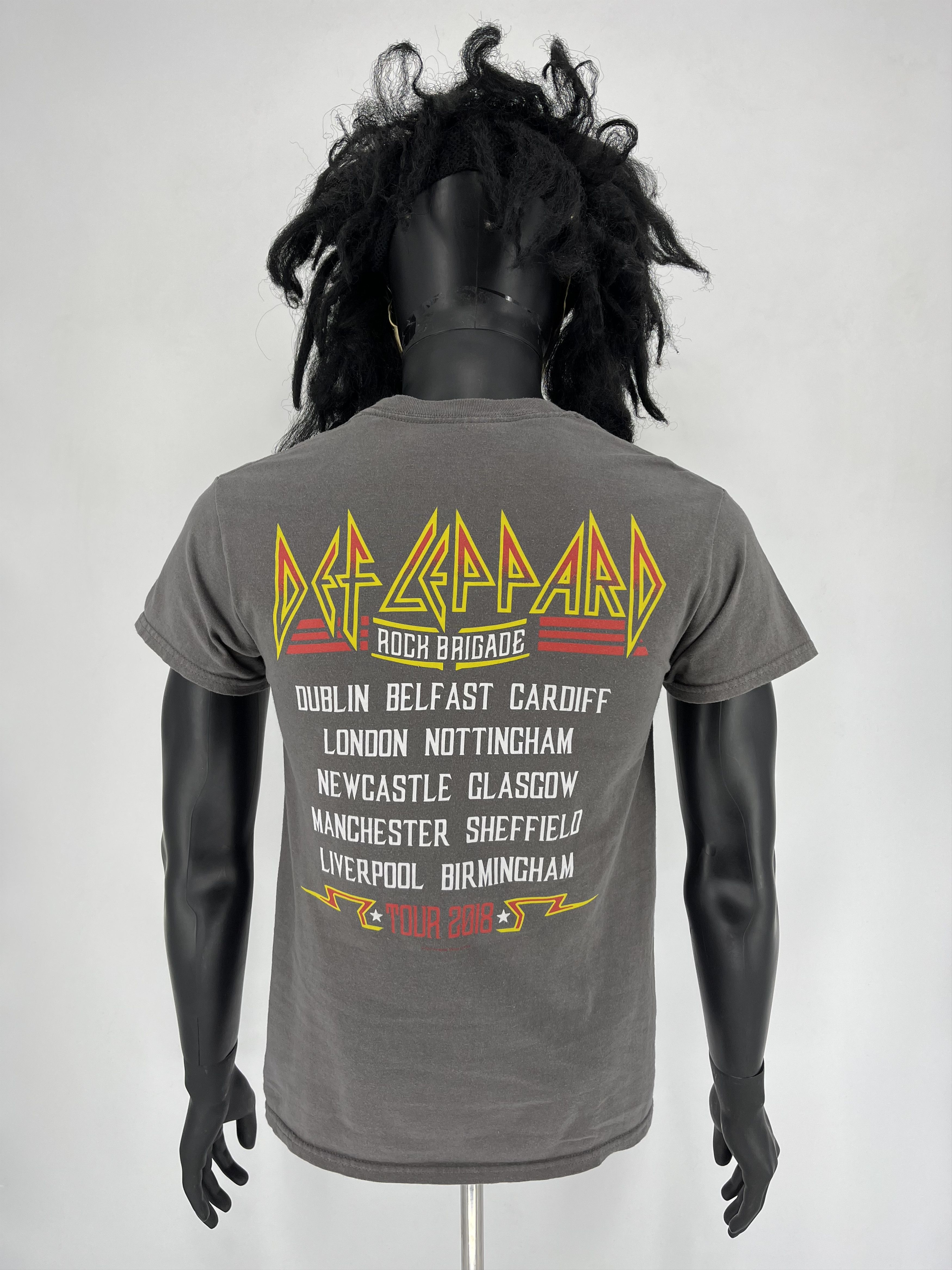 Band Tees × Vintage Vintage Y2K Def Leppard Tour 2018 Band Tee Size S Size US S / EU 44-46 / 1 - 5 Thumbnail