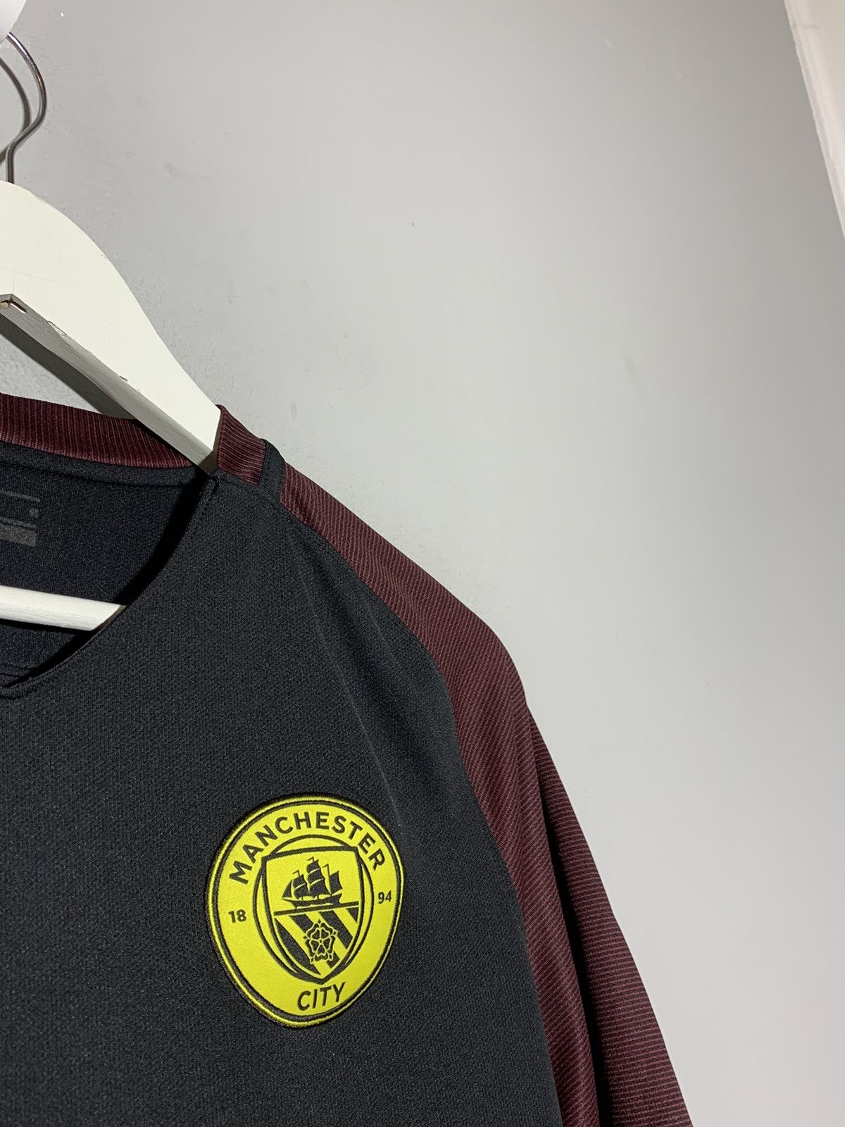 Nike Manchester City Nike 2016/17 Y2k Streetwear Football Shirt Size US M / EU 48-50 / 2 - 4 Thumbnail