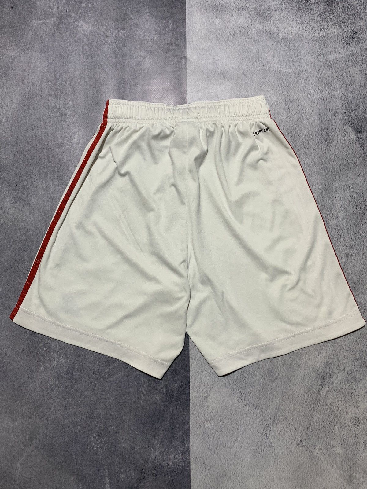 Adidas × Vintage Vintage Adidas shorts streetwear Y2K casual style size S Size US 30 / EU 46 - 5 Thumbnail
