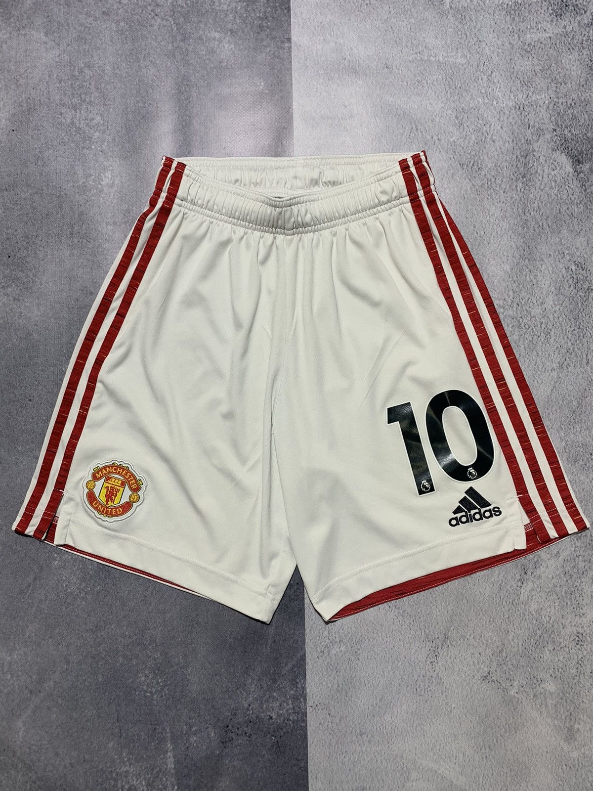 Adidas × Vintage Vintage Adidas shorts streetwear Y2K casual style size S Size US 30 / EU 46 - 1 Thumbnail