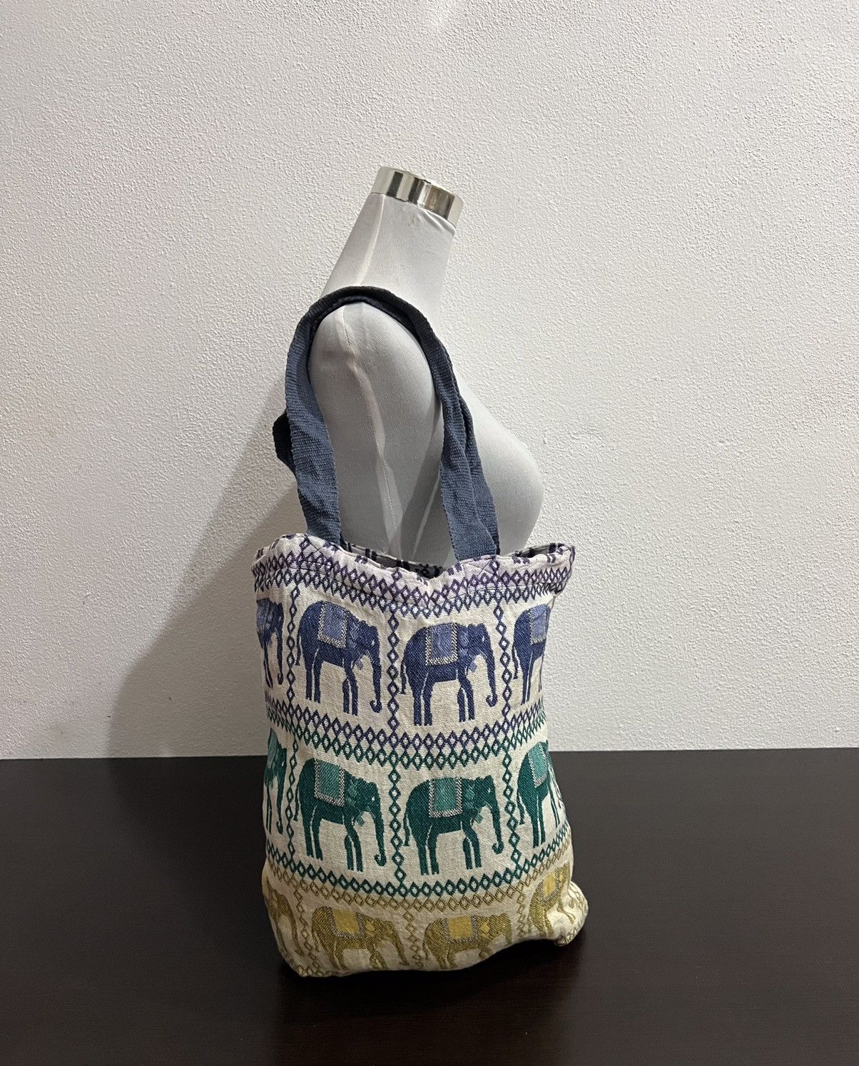 Japanese Brand Amina Overprint Tote Bag Size ONE SIZE - 2 Thumbnail
