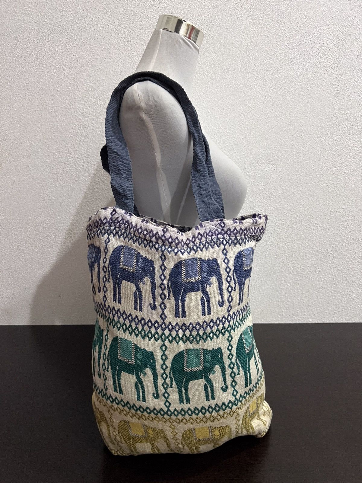 Japanese Brand Amina Overprint Tote Bag Size ONE SIZE - 3 Thumbnail