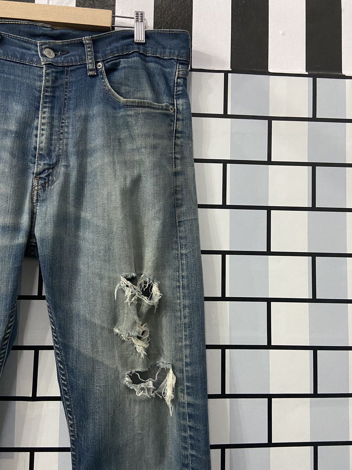 Levi's × Vintage Vintage Levi’s 505 Distressed Blue Wash Denim Pants Size US 36 / EU 52 - 9 Thumbnail