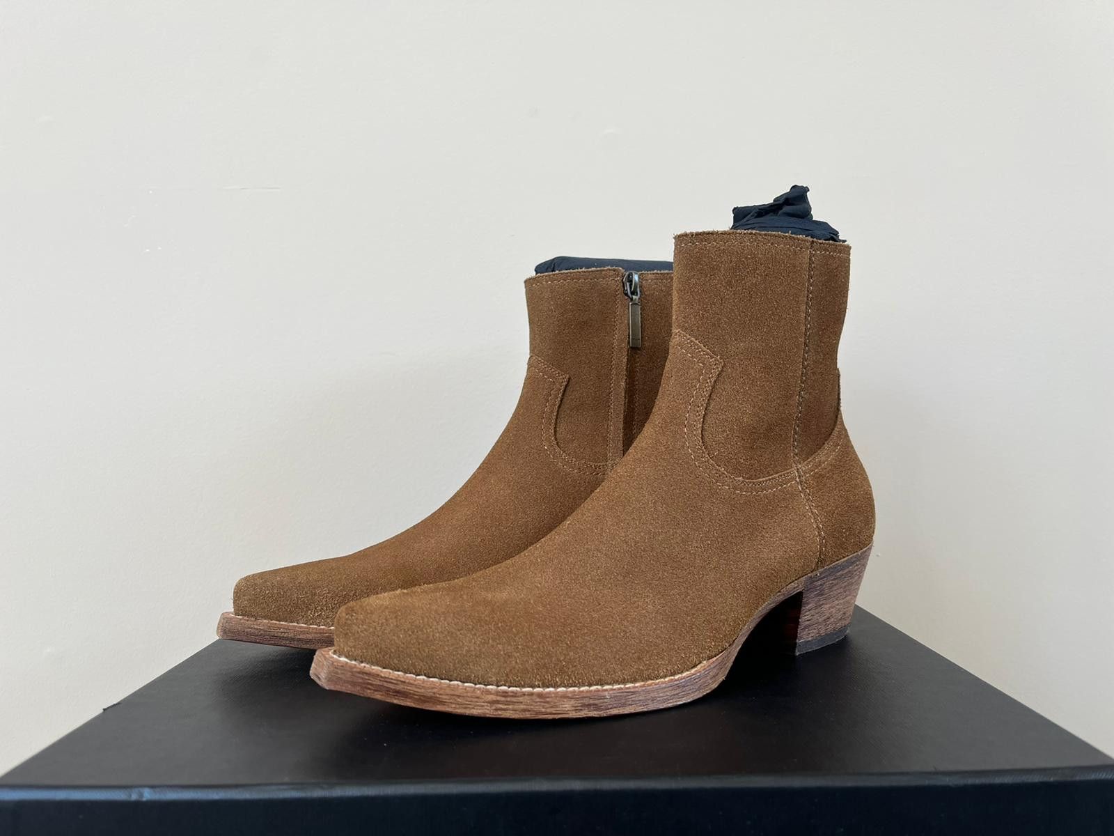 Pre-owned Saint Laurent Lukas 40 Boots In Noisette