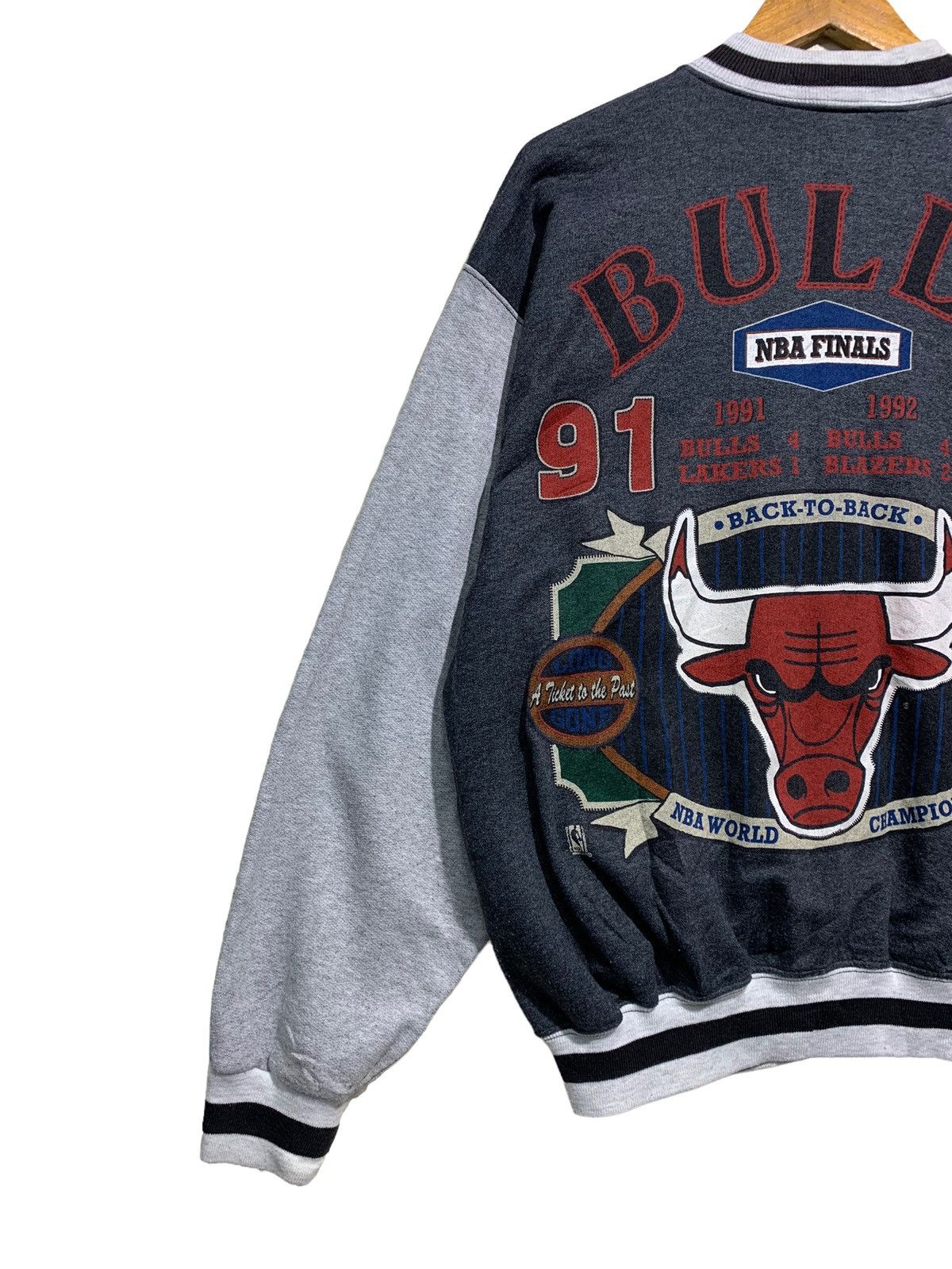 NBA 🔥VTG 90s C.BULLS BACK2BACK CHAMPS VARSITY JACKET Size US M / EU 48-50 / 2 - 3 Thumbnail