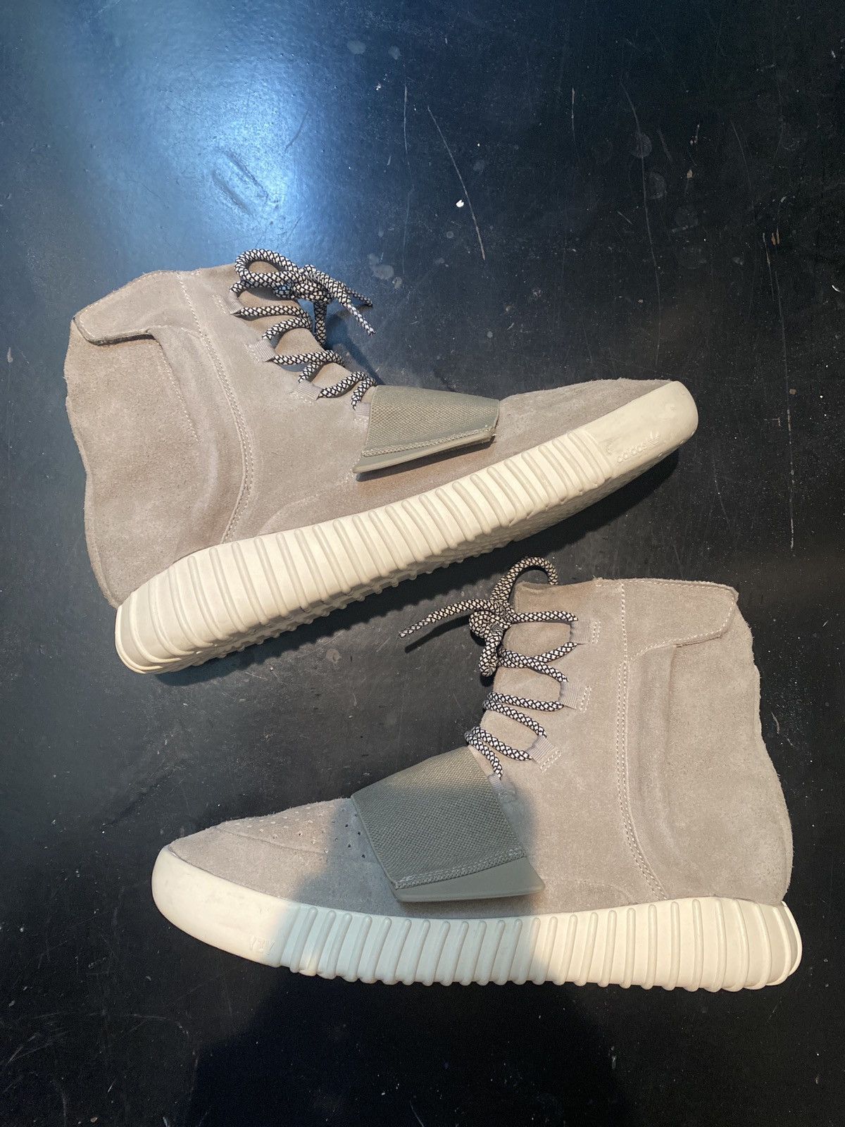 Adidas × Kanye West Adidas yeezy 750 “OG” size 12 Size US 12 / EU 45 - 1 Thumbnail