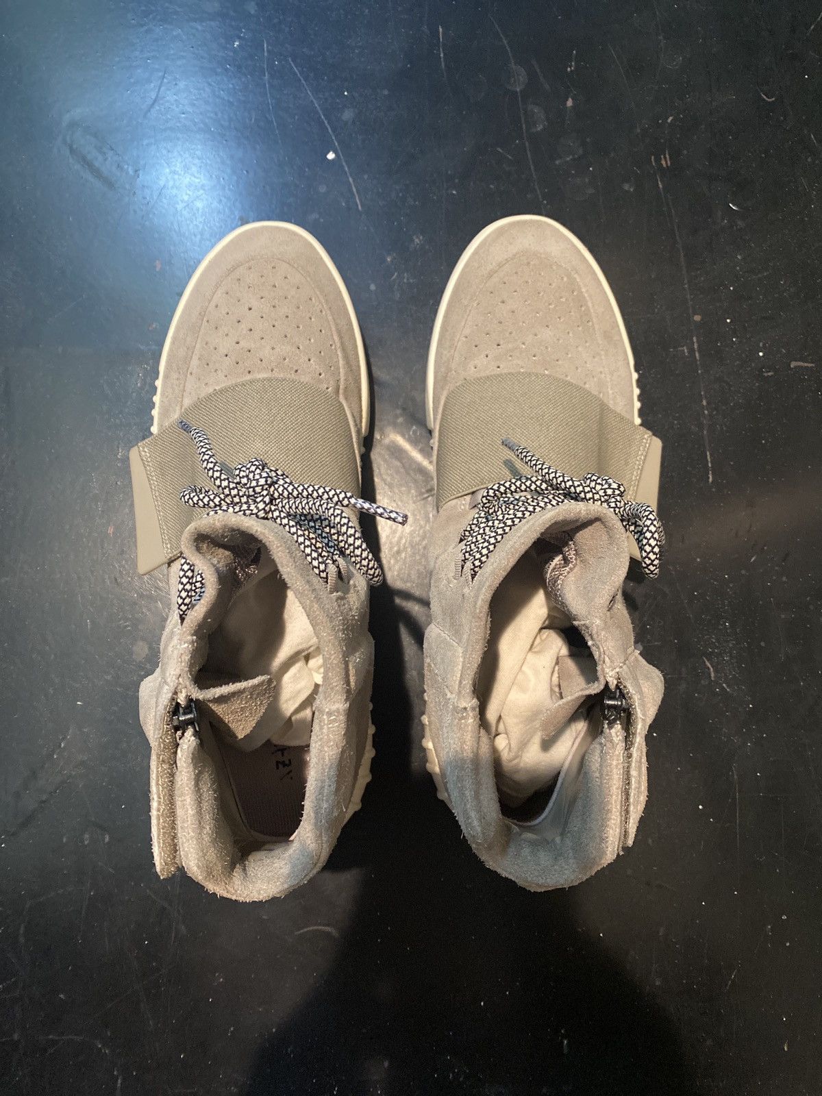 Adidas × Kanye West Adidas yeezy 750 “OG” size 12 Size US 12 / EU 45 - 5 Thumbnail