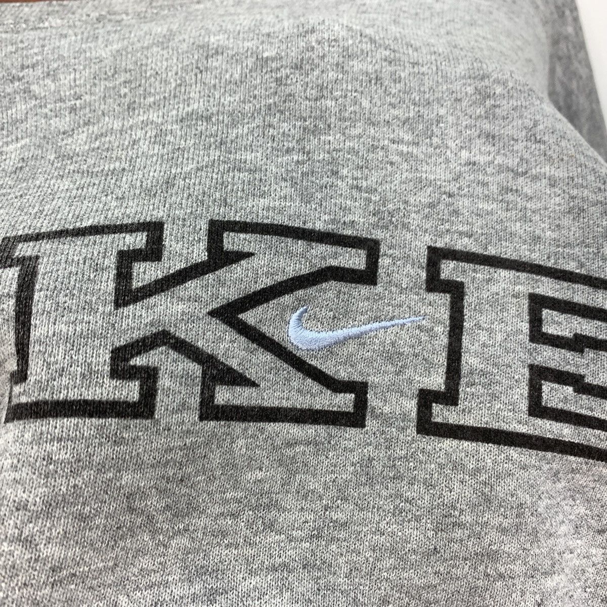 Nike Vintage 1990s Nike Block Small Swoosh Sweatshirt Size US L / EU 52-54 / 3 - 10 Thumbnail
