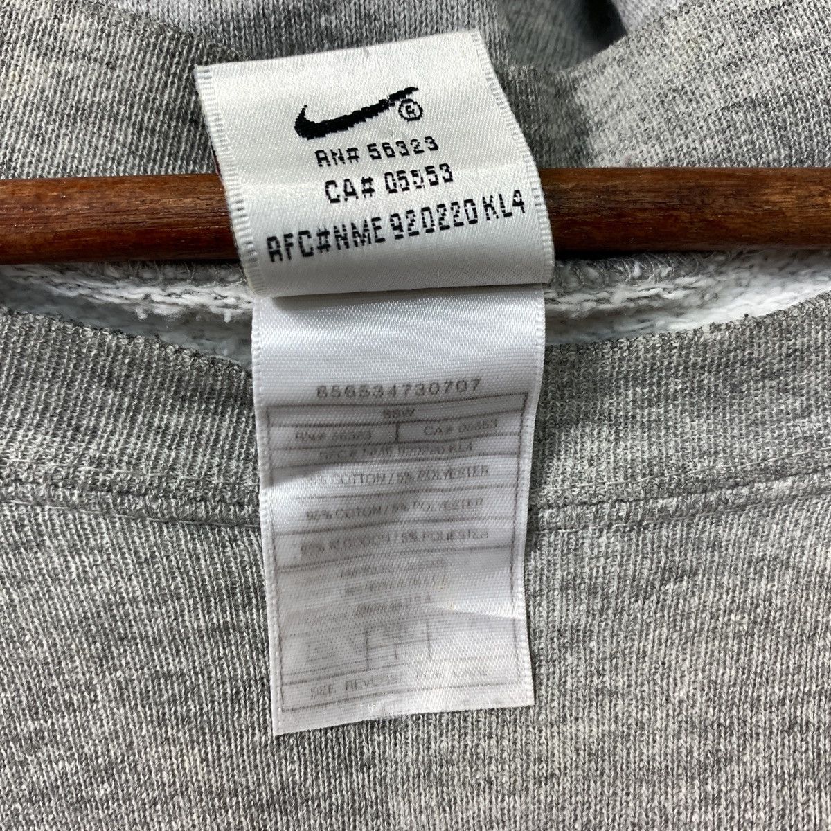 Nike Vintage 1990s Nike Block Small Swoosh Sweatshirt Size US L / EU 52-54 / 3 - 12 Thumbnail