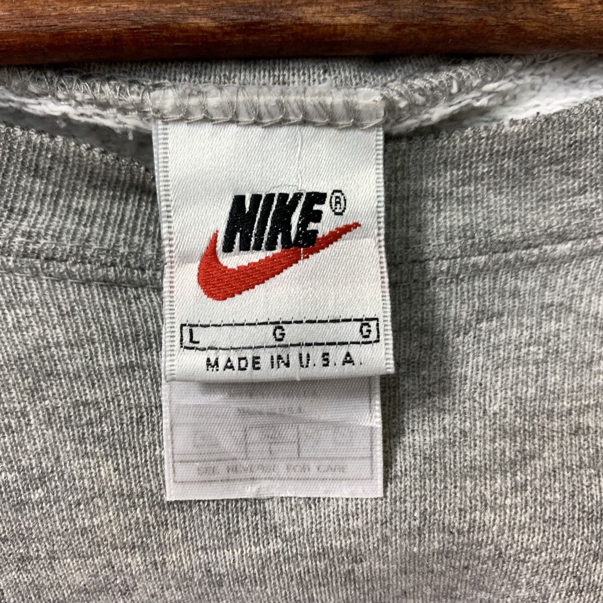 Nike Vintage 1990s Nike Block Small Swoosh Sweatshirt Size US L / EU 52-54 / 3 - 11 Thumbnail