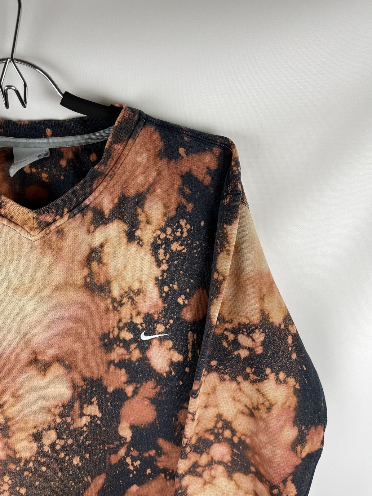 Nike Nike vintage y2k tie dye small embroidered swoosh sweatshirt Size US L / EU 52-54 / 3 - 5 Thumbnail