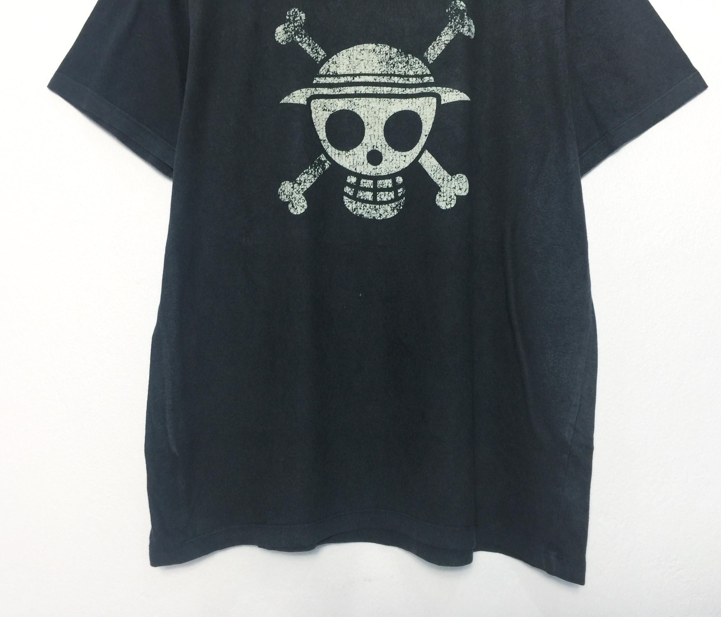 One Piece Rare Uniqlo X One Piece Jolly Roger Tees Size US L / EU 52-54 / 3 - 4 Thumbnail