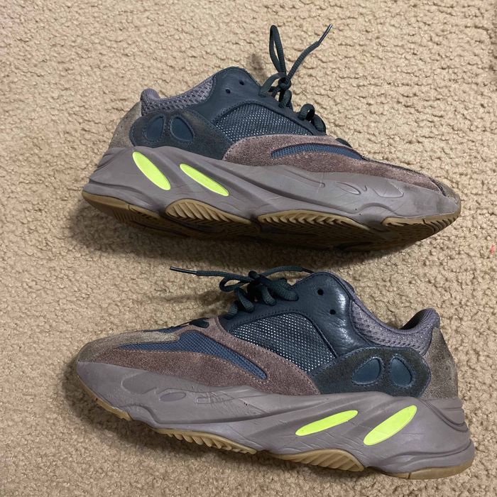 Yeezy 700 sales mauve grailed