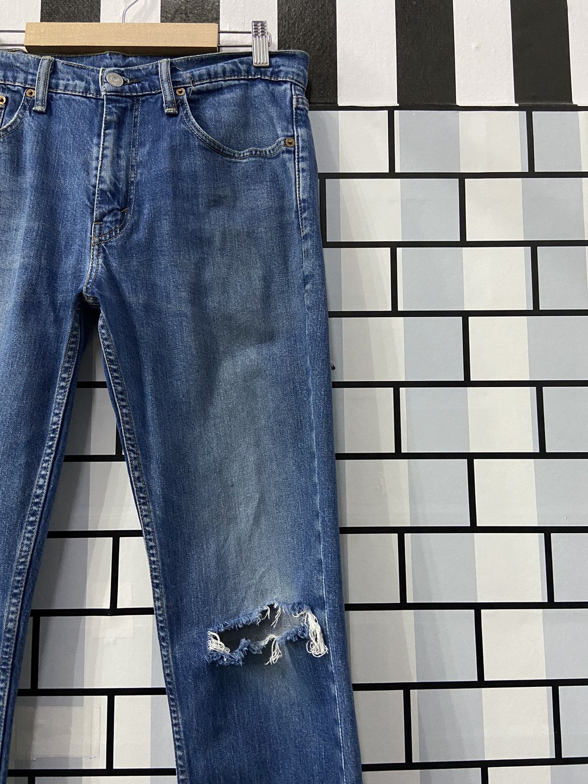 Levi's × Vintage Vintage Levi’s 511 Distressed Blue Wash Denim Pants Size US 33 - 9 Thumbnail