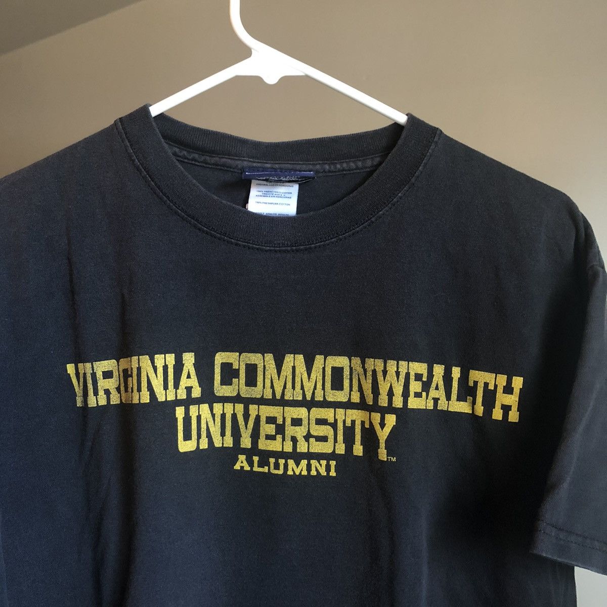 Vintage Vintage VCU Virginia Commonwealth University Alumni Logo Tee Size US L / EU 52-54 / 3 - 1 Thumbnail